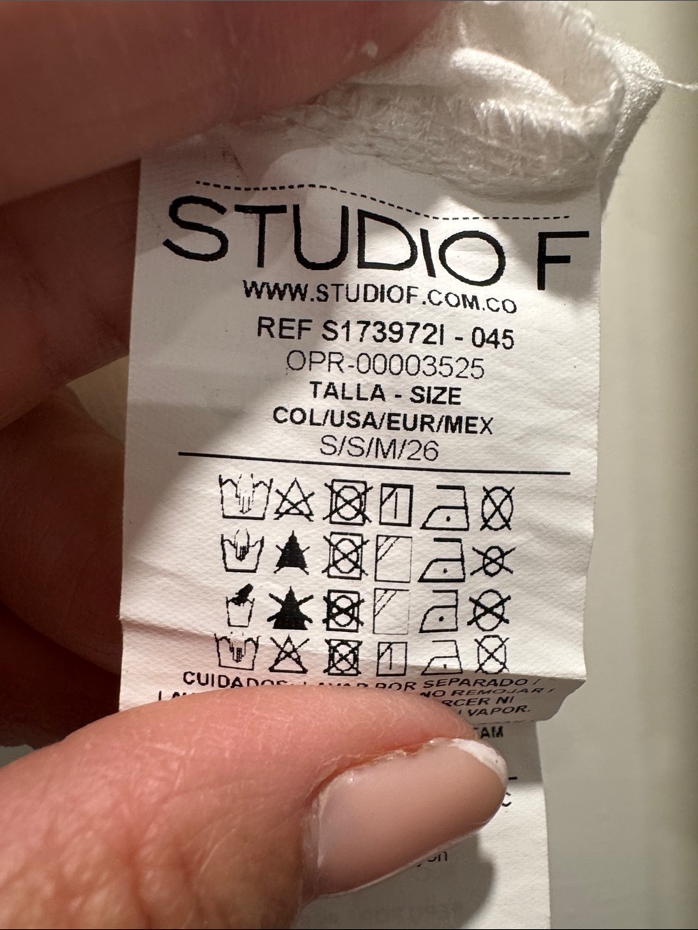 Studio F White Sleeveless Pleated V-Neck Blouse - Picture 4 of 9